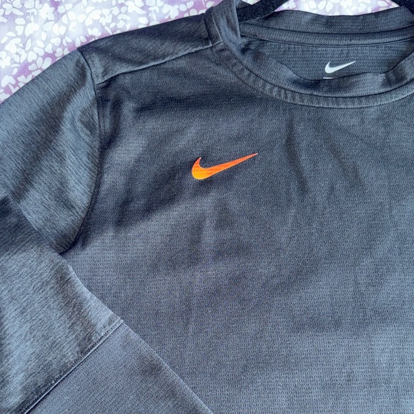 Nike Black Long-Sleeve Training Top with Red Swoosh - Picture 3 of 6